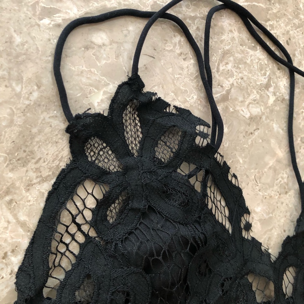Strappy Scallop Bralette - Picture 8 of 11